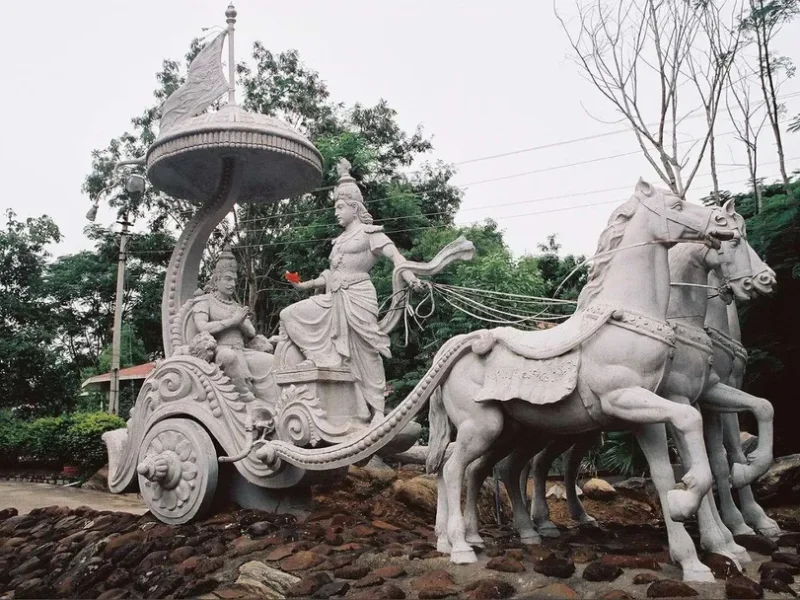 Bhagavad Gita Swami Vivekananda Yoga Research Foundation Statue