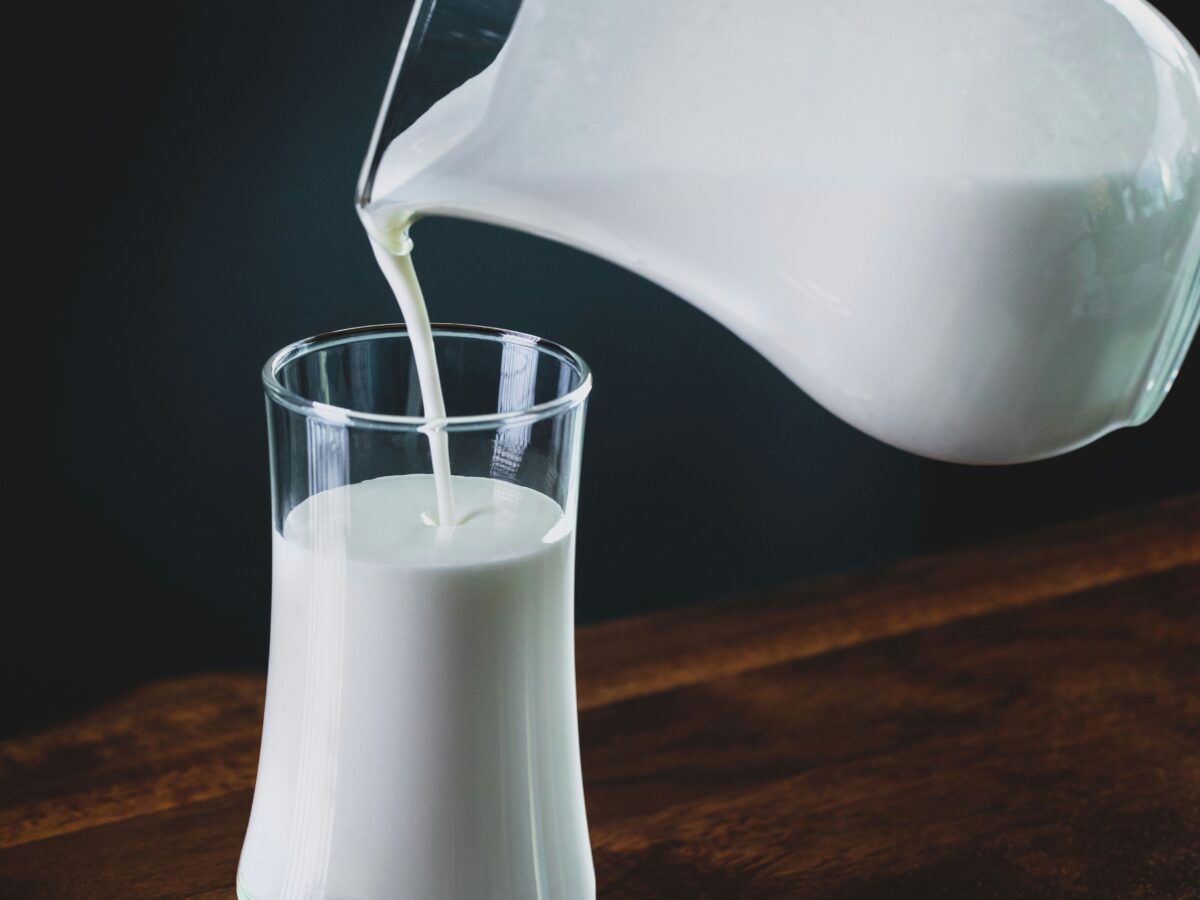 Cold Milk vs. Hot Milk: What’s the Best Choice for You? ठंडा दूध पीना आपके लिए हानिकारक है?